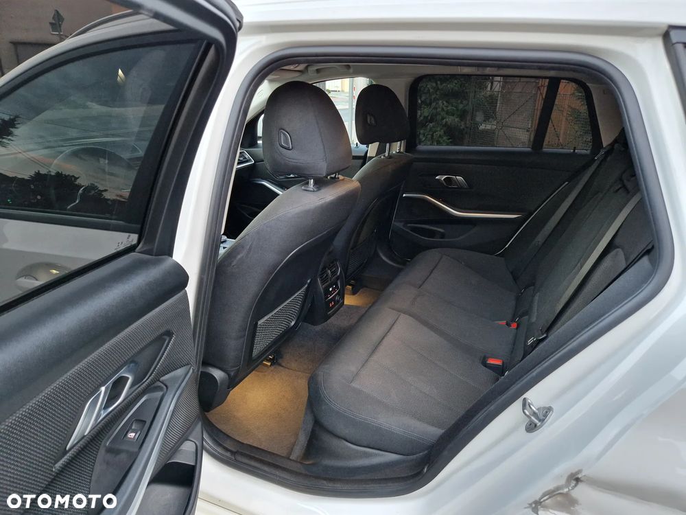 BMW Seria 3 320d Touring Luxury Line - 15