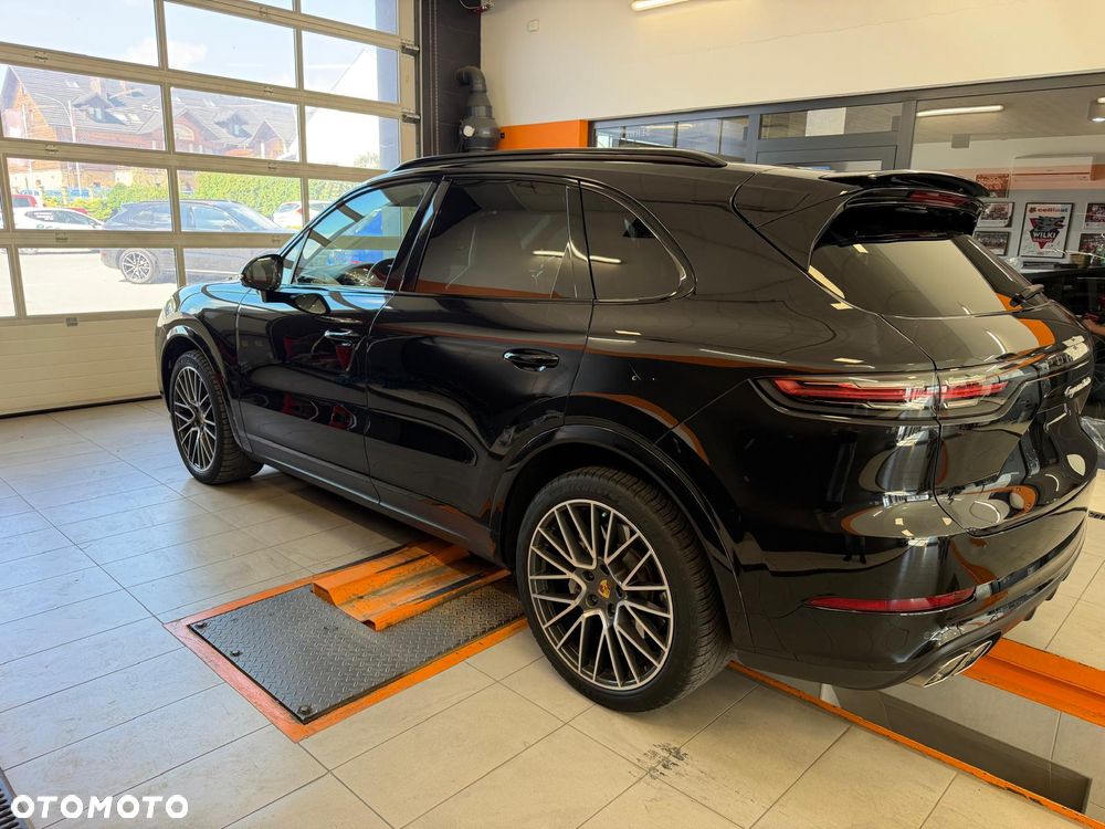 Porsche Cayenne - 2