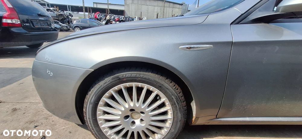 Alfa Romeo 159 Błotnik Przód Przedni Lewy Kod Lakieru 651 - 1
