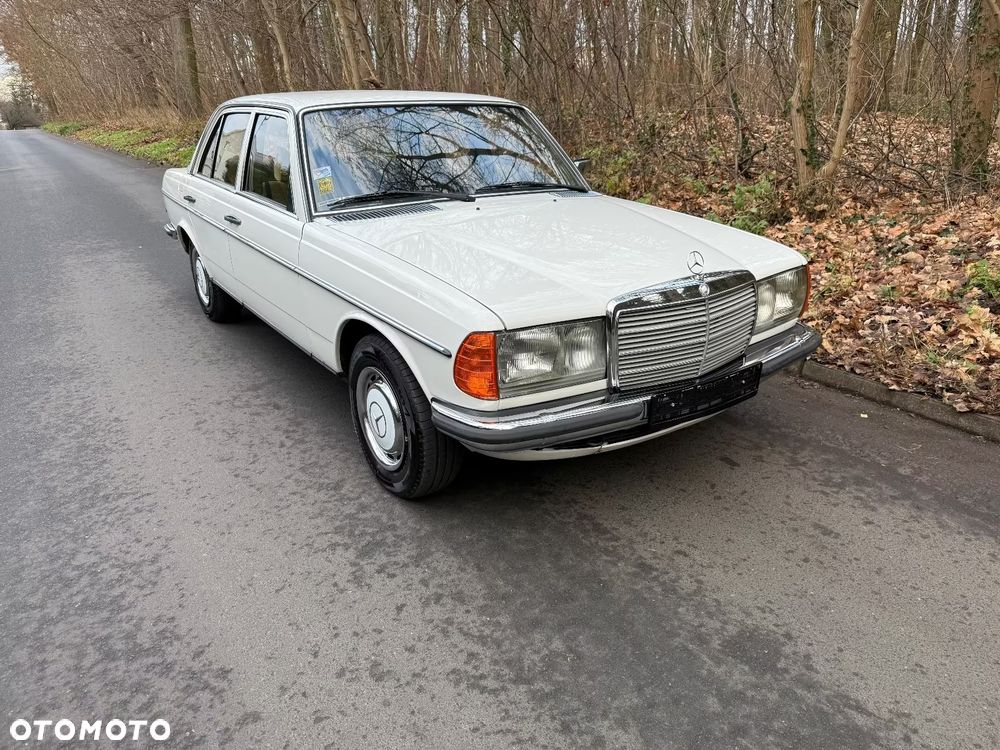 Mercedes-Benz W123 - 1