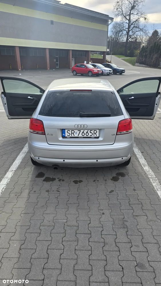 Audi A3 3-drzwiowe 1.6 FSI Ambiente - 11