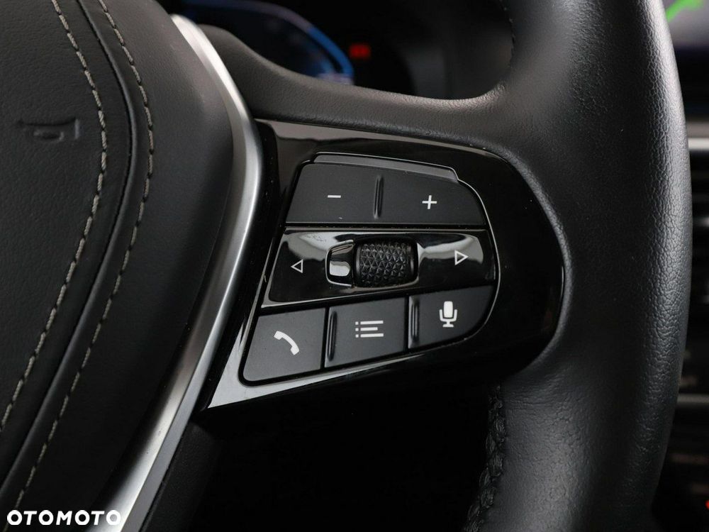 BMW Seria 5 520e Luxury Line - 33