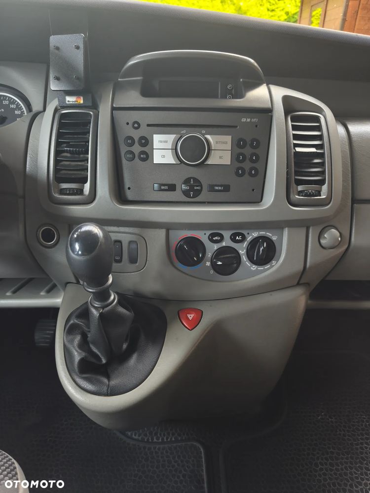Opel Vivaro - 8
