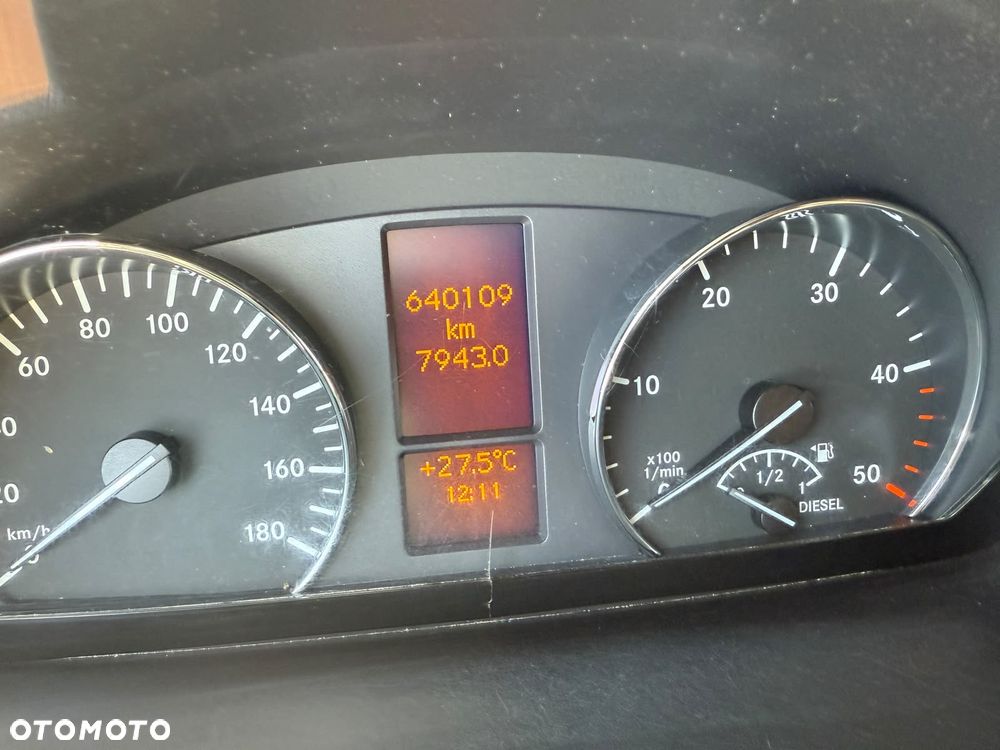 Mercedes-Benz Sprinter - 11