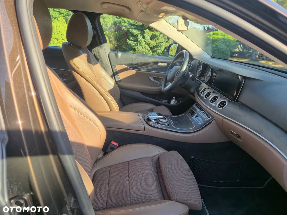 Mercedes-Benz Klasa E 220 d 4-Matic 9G-TRONIC - 6