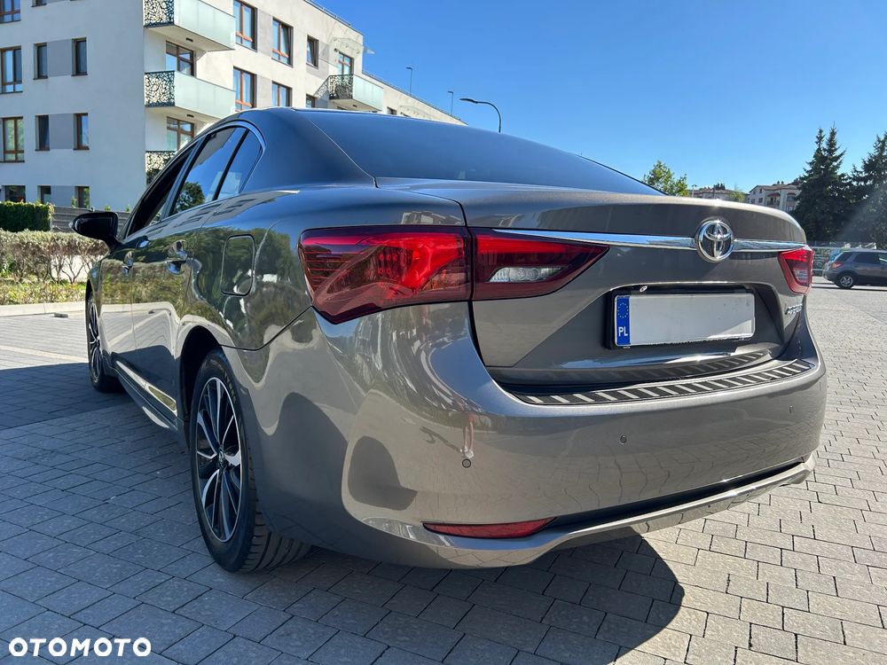 Toyota Avensis 1.8 Premium - 29