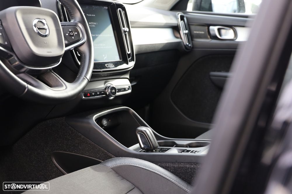 Volvo XC 40 2.0 D3 Momentum Geartronic - 21