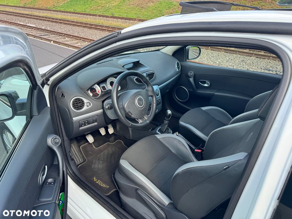 Renault Clio 1.6 16V GT - 11