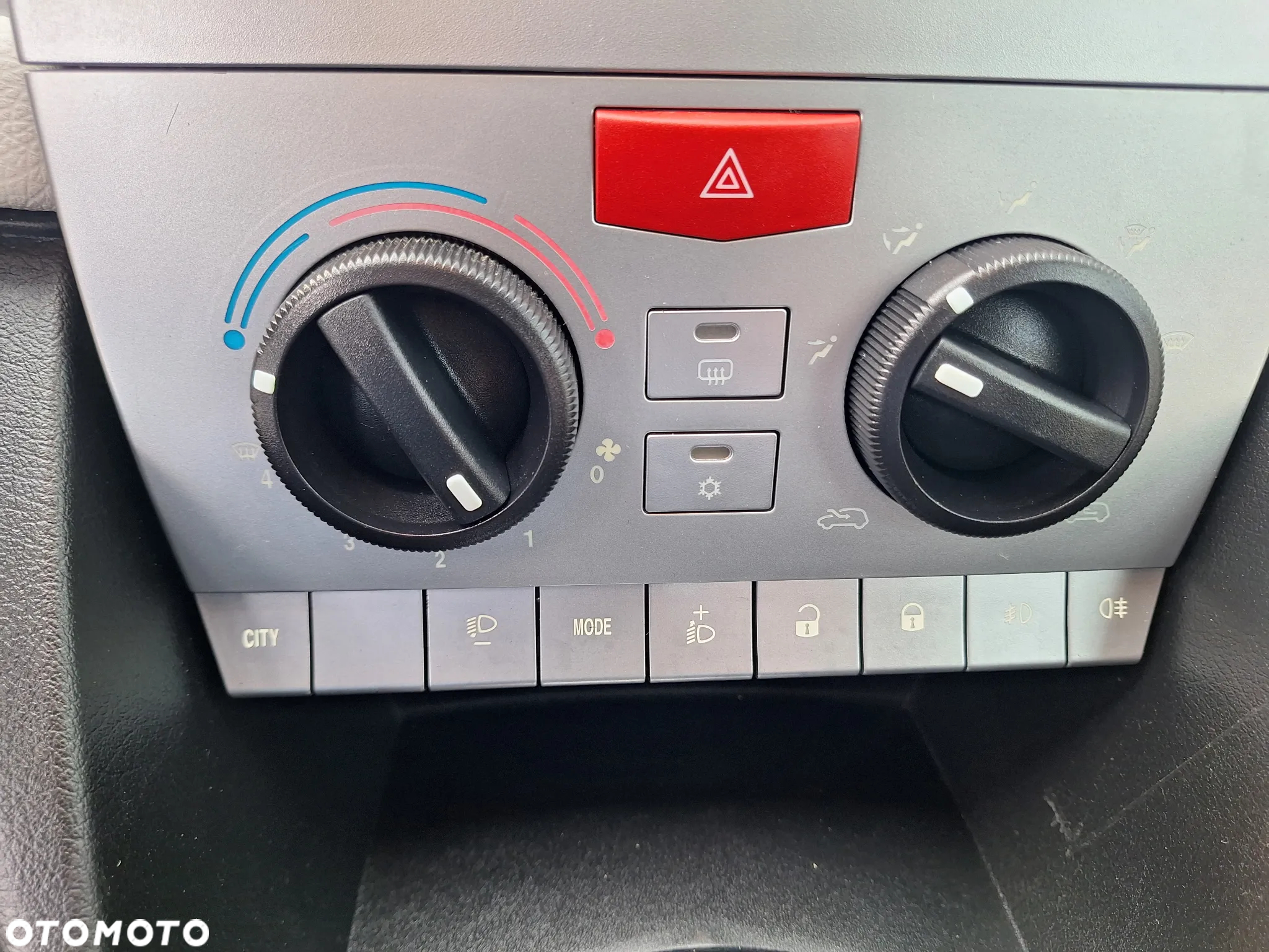 Lancia Ypsilon 1.2 8V Argento (4 os.) - 23