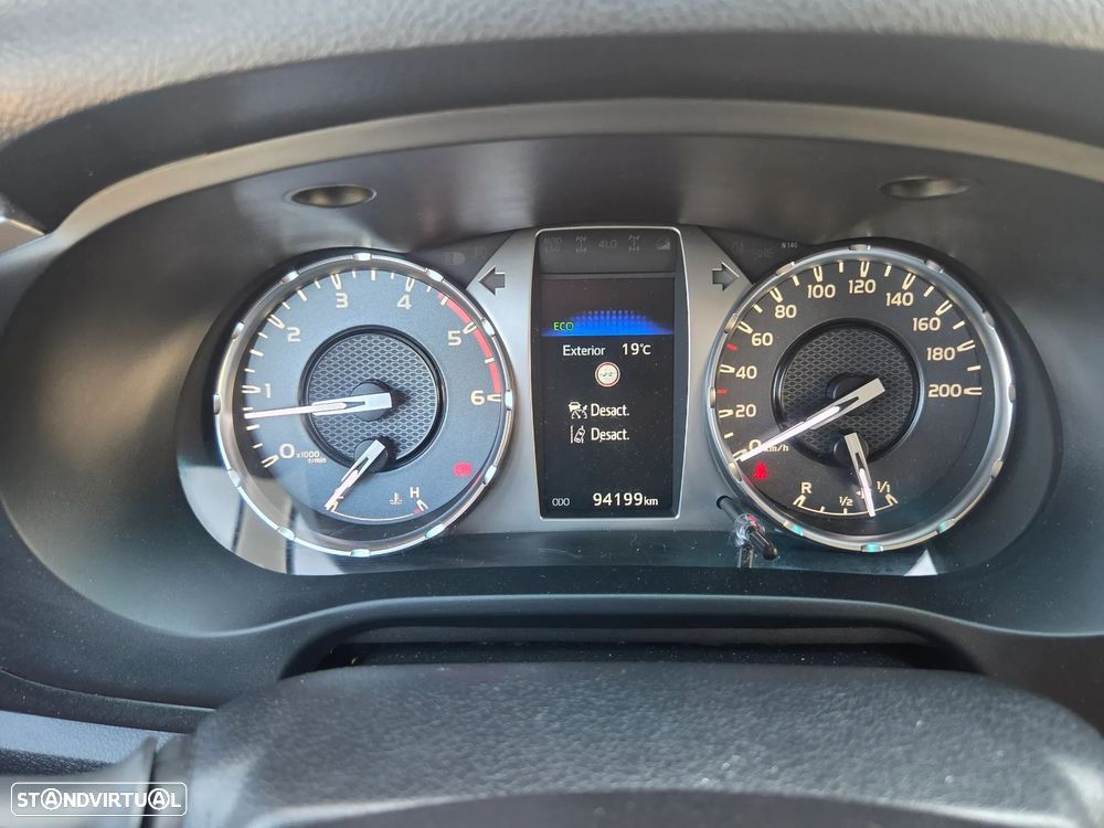 Toyota Hilux 2.4 D-4D 4WD CD CM - 13