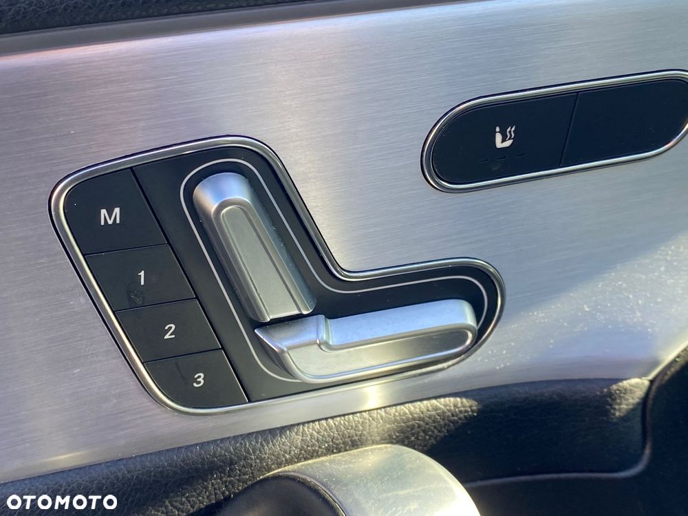 Mercedes-Benz Klasa A 220 4Matic 7G-DCT - 23