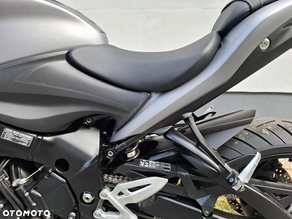 Suzuki GSX 1000 - 32