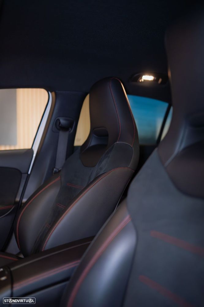 Mercedes-Benz A 250 e 8G-DCT AMG Line - 23