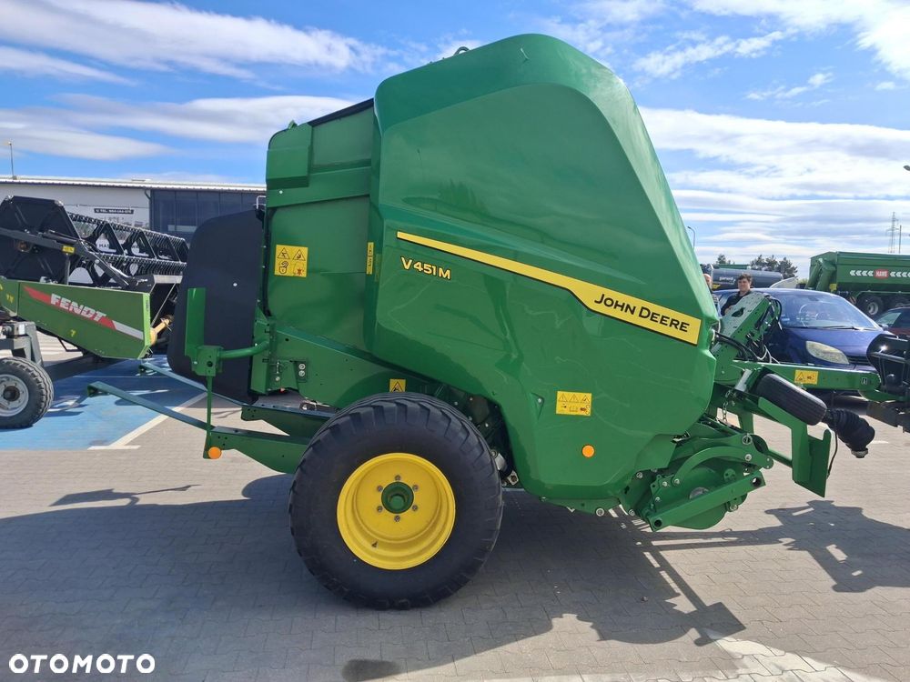 John Deere V451M - 6