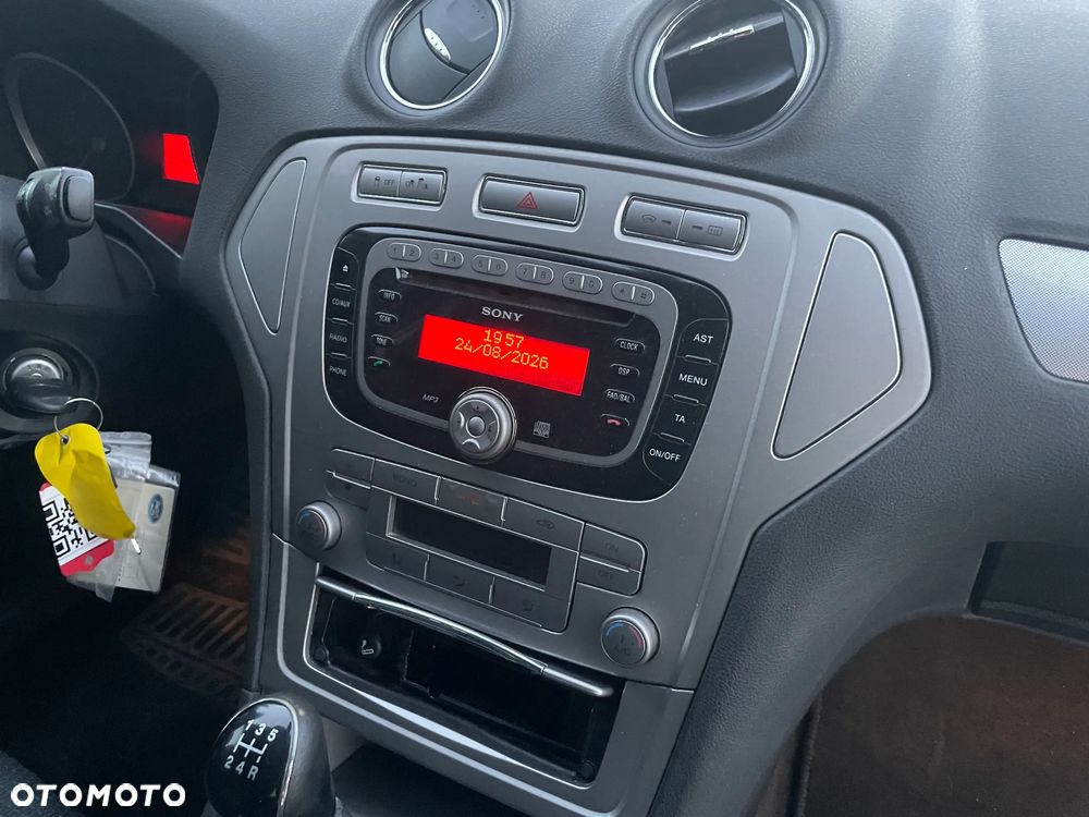 Ford Mondeo 1.6 Ghia - 12