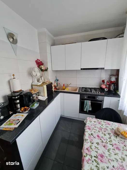 Vand apartament 3 camere, Dambu Rotund — fotografia 1