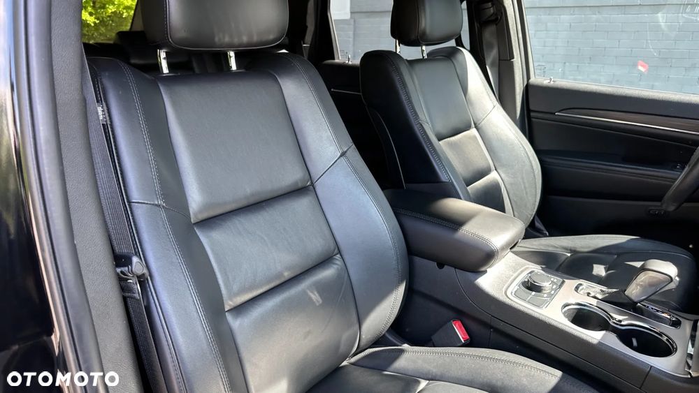 Jeep Grand Cherokee - 16