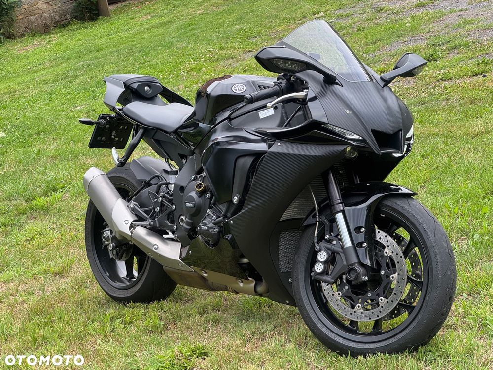 Yamaha R1 - 4