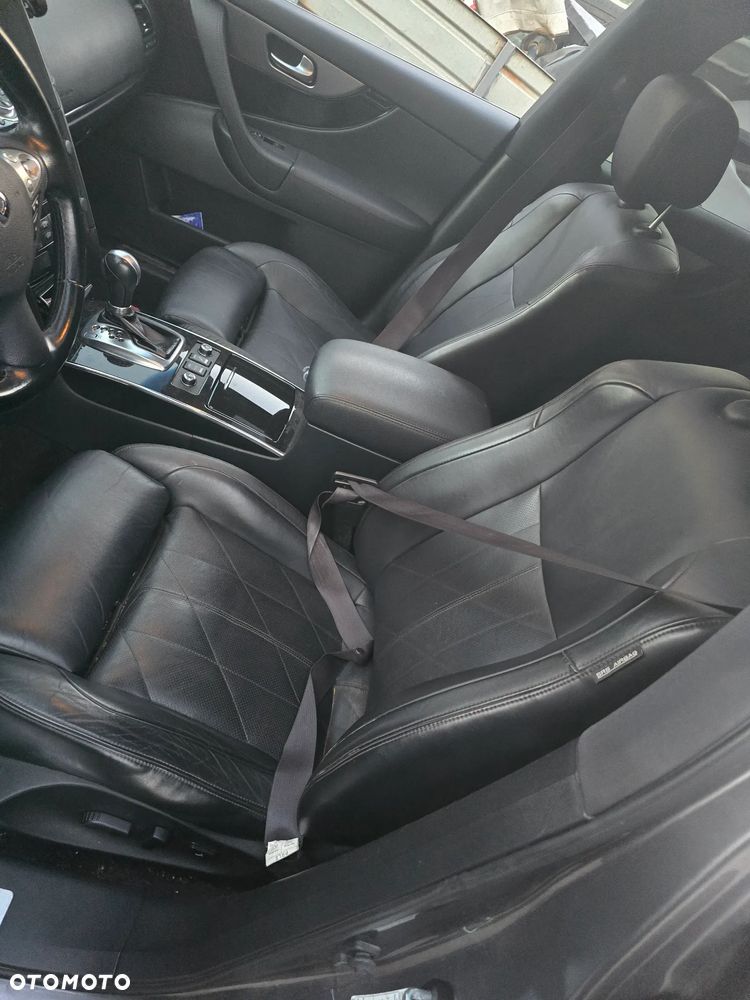 Infiniti QX70 - 15