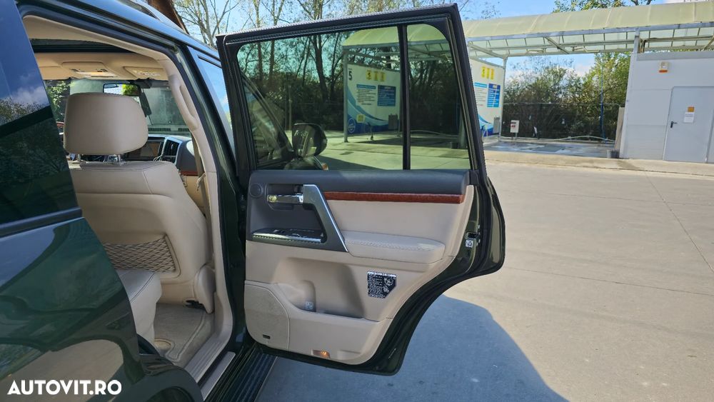 Toyota Land Cruiser 4.5 D-4D V8 Luxury - 16