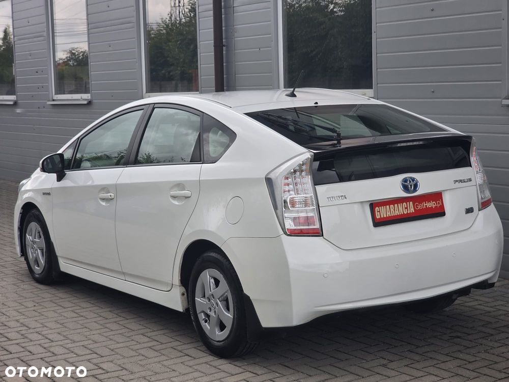 Toyota Prius (Hybrid) - 18
