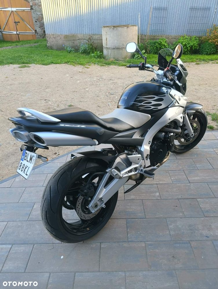 Suzuki GSR - 7