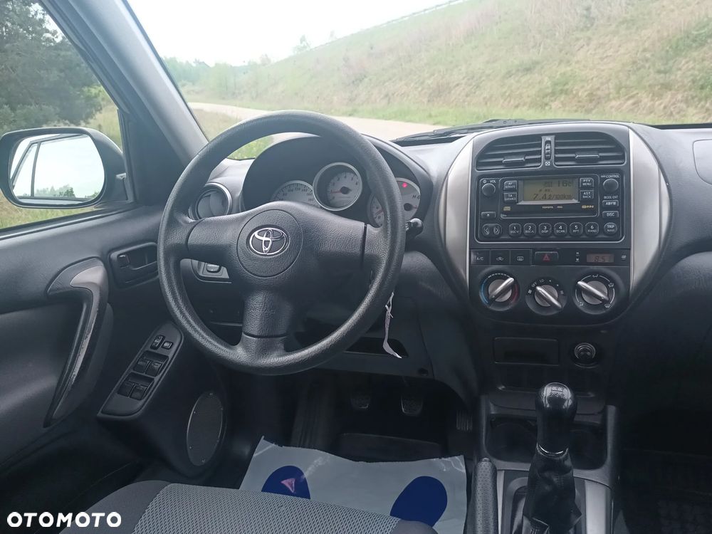 Toyota RAV4 1.8 VVT-i Terra 2WD - 32