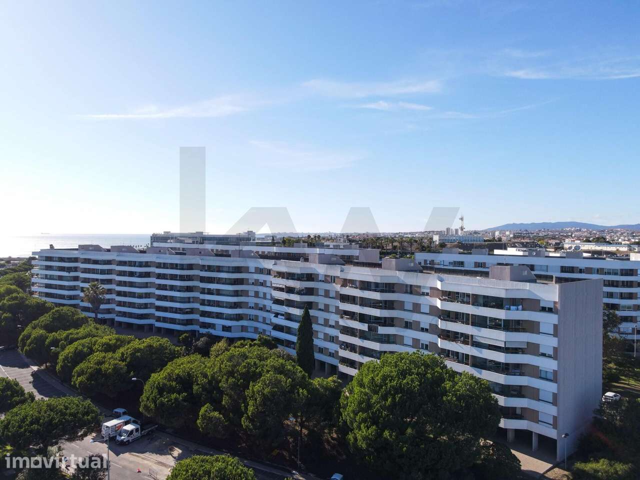 Apartamento T3 para arrendar com incrível vista mar. Totalmente remode - Grande imagem: 3/21