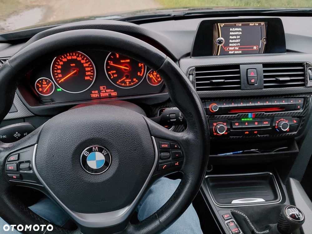 BMW Seria 3 318d Sport Line - 10