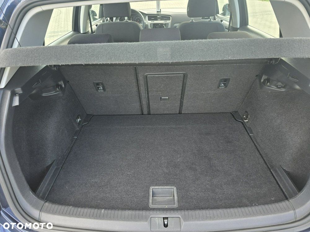 Volkswagen Golf - 22