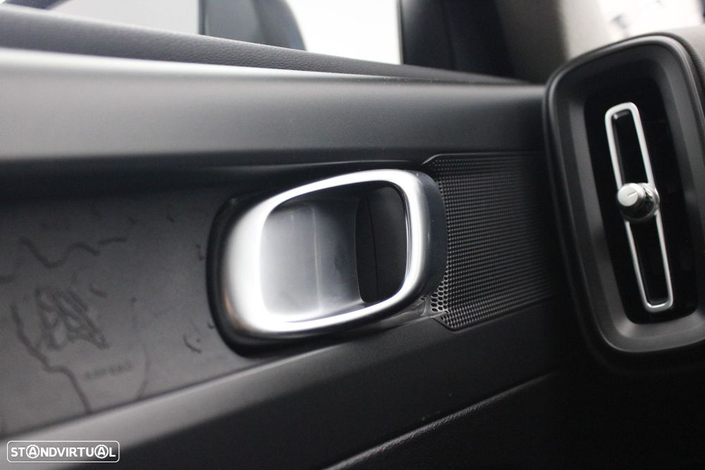 Volvo XC 40 1.5 T2 Momentum Core — fotografia 28