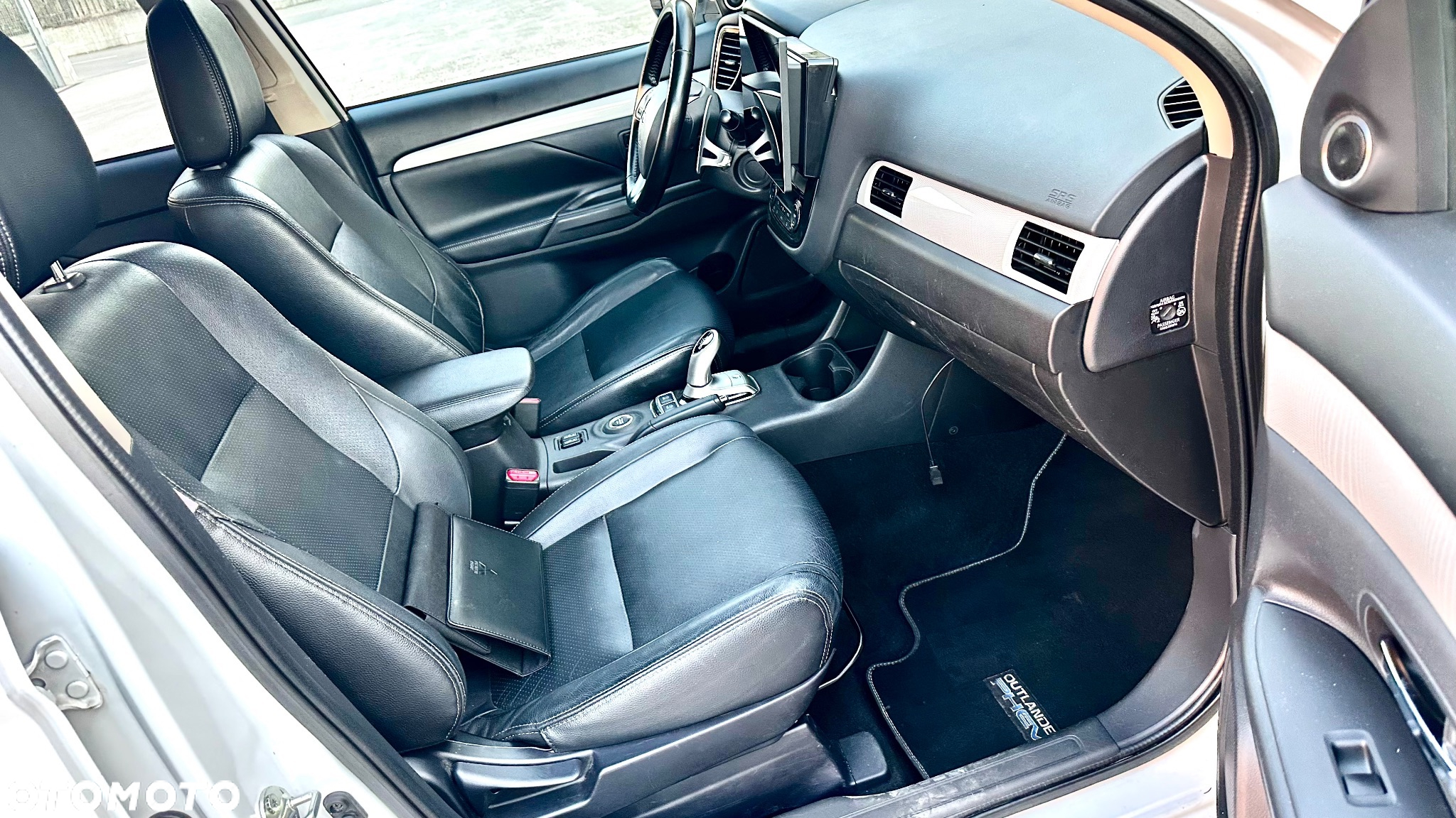 Mitsubishi Outlander 2.0 4WD Plug-In Hybrid Top - 19