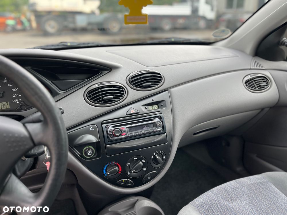 Ford Focus - 25