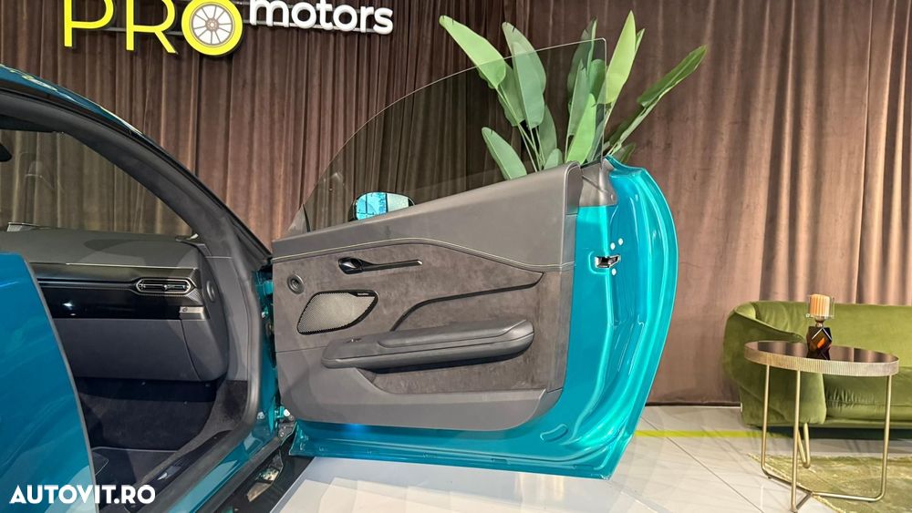 Aston Martin V8 Vantage - 33