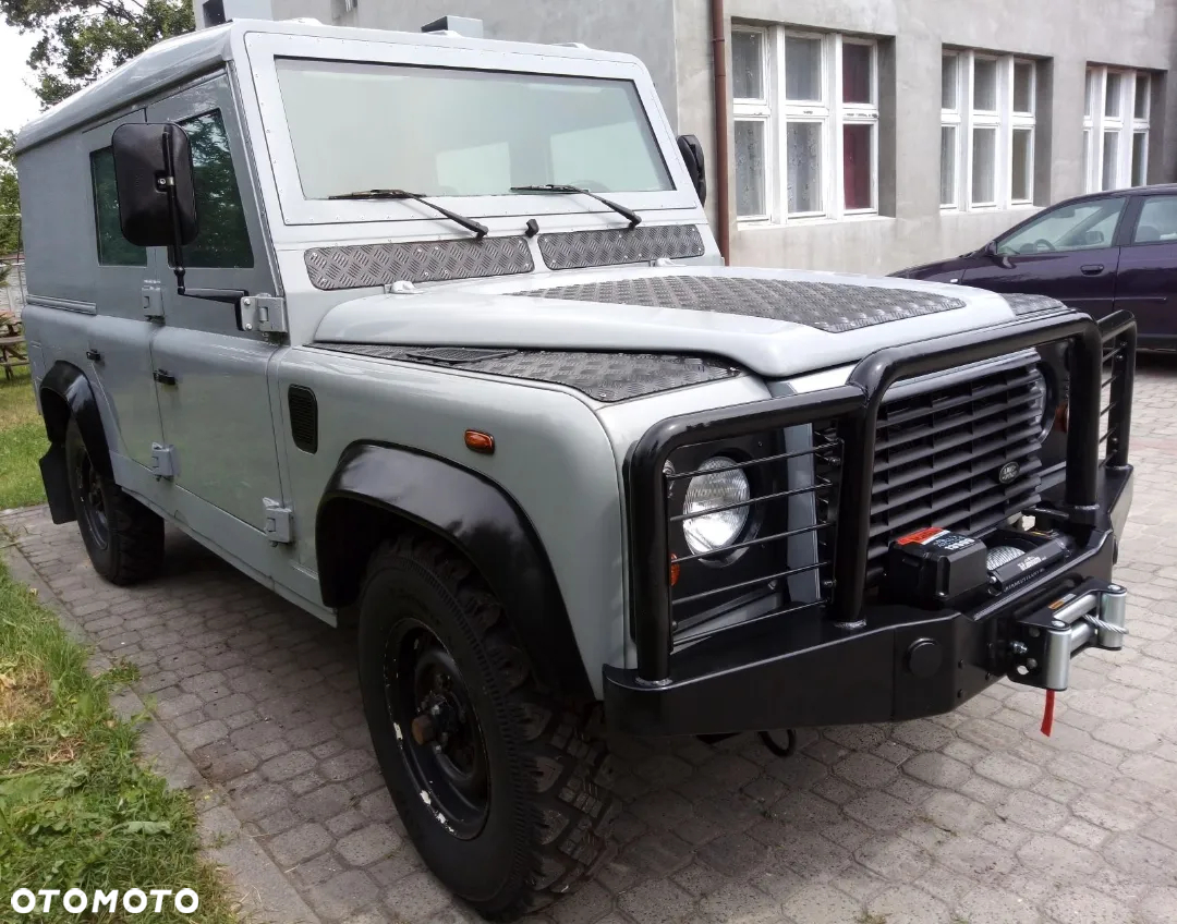 Land Rover Defender - 2