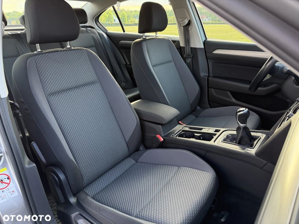 Volkswagen Passat 1.5 TSI EVO Business - 11