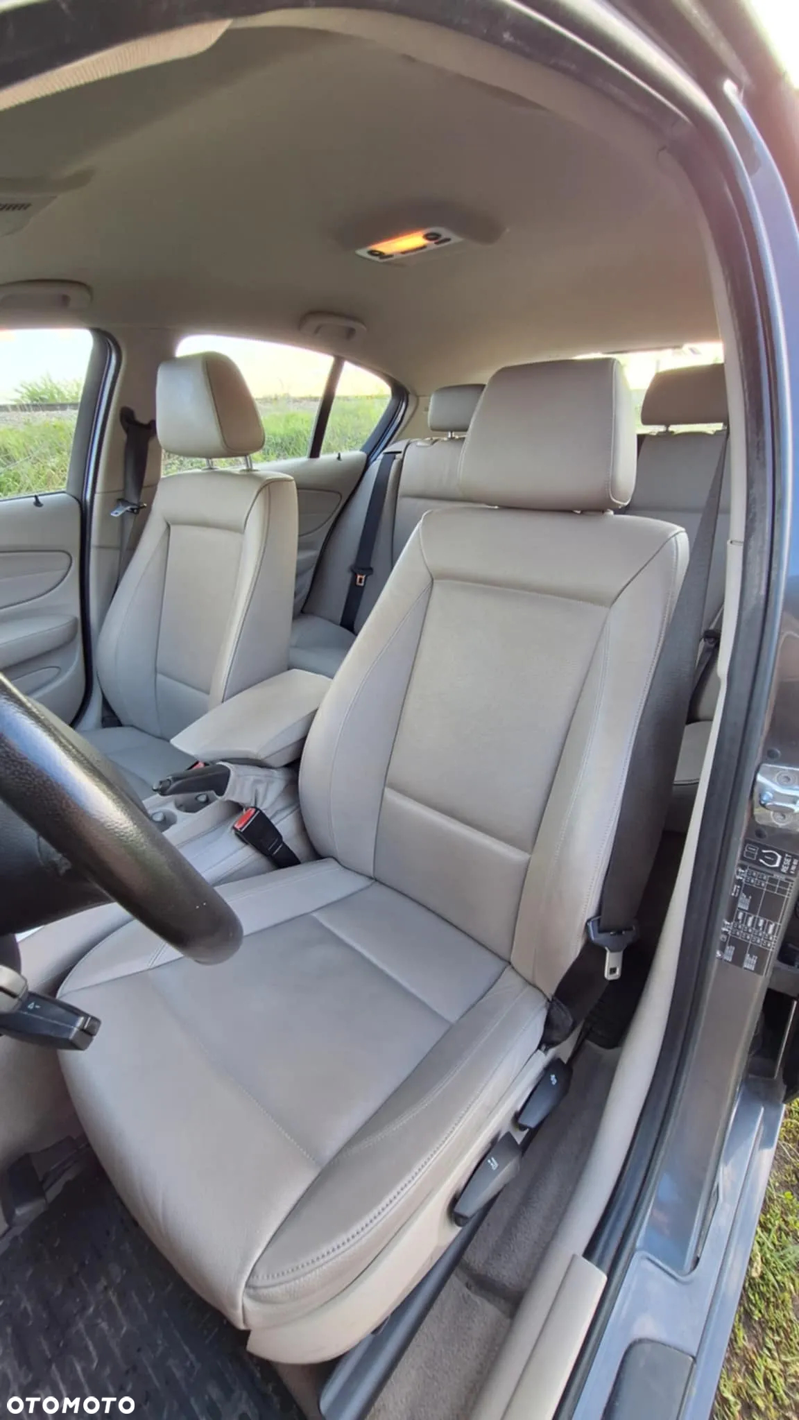 BMW Seria 1 120i - 10