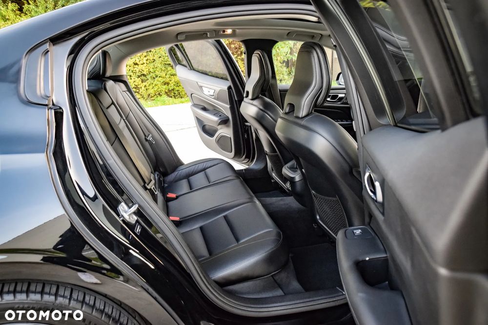 Volvo S60 T5 Momentum Pro - 22