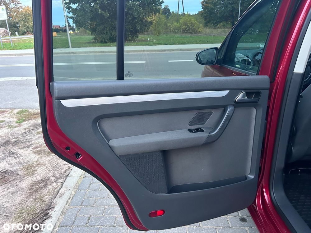 Volkswagen Touran - 21