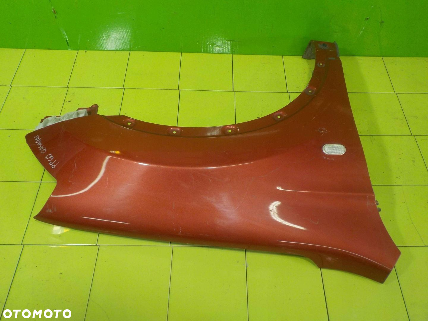 NISSAN QASHQAI I J10 07r blotnik prawy przod - 2