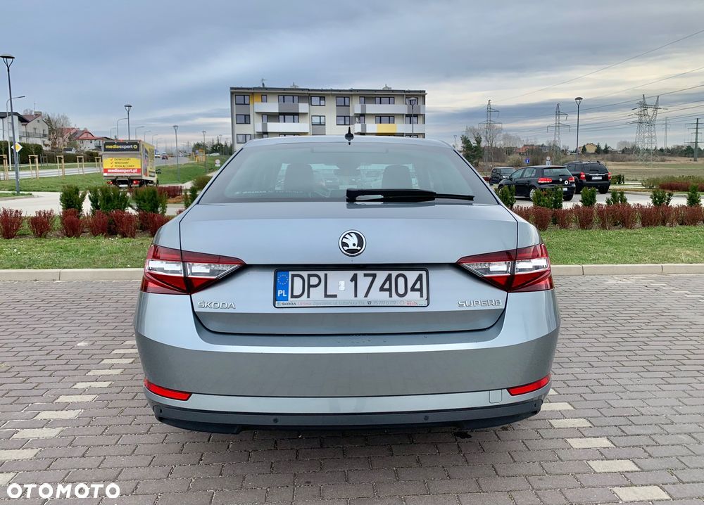 Skoda Superb 2.0 TDI L&K DSG - 8