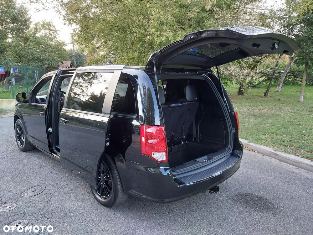 Dodge Grand Caravan - 32