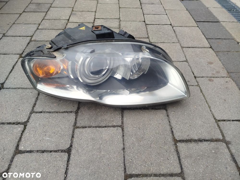 Audi A4 B7 lampa przednia prawa Xenon - 1
