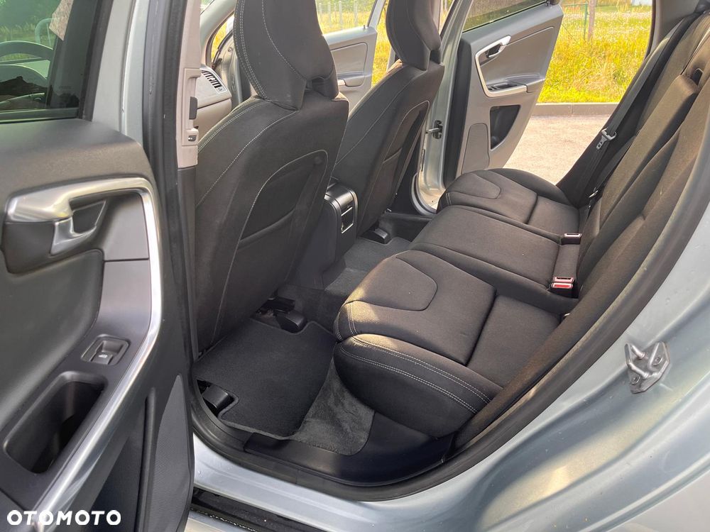 Volvo XC 60 D4 Drive-E Momentum - 11