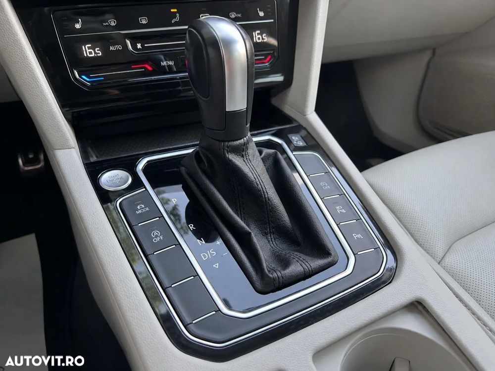 Volkswagen Passat - 12