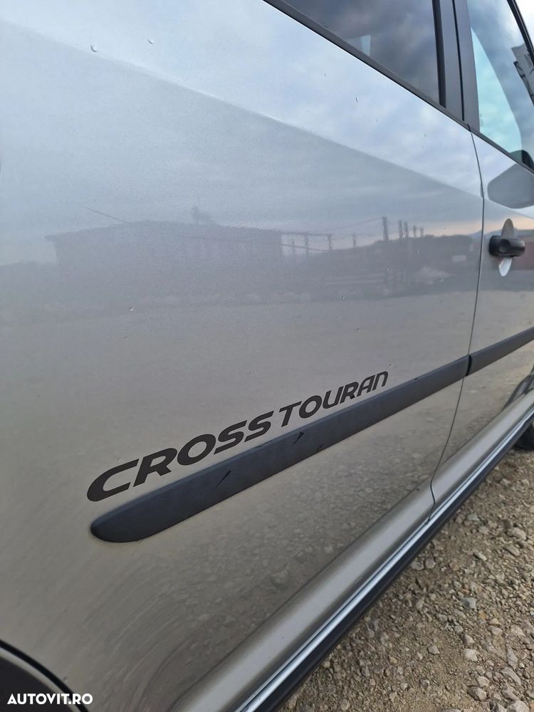 Volkswagen Touran 2.0 TDI DPF Cross - 11