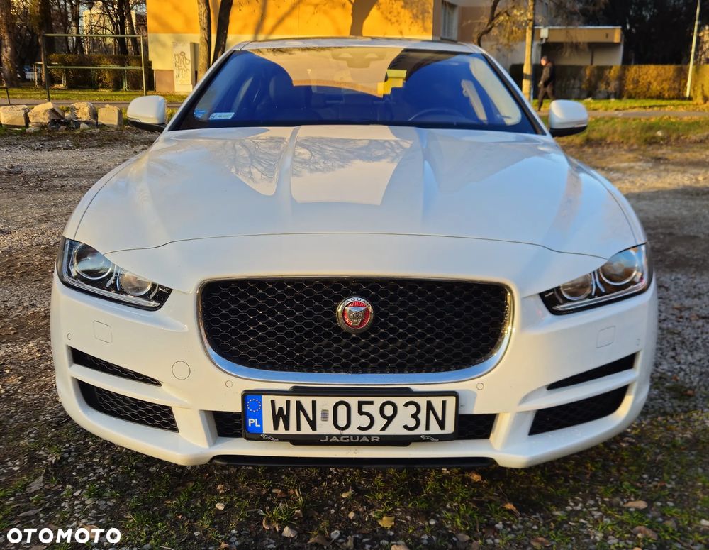Jaguar XE 25t Pure - 2