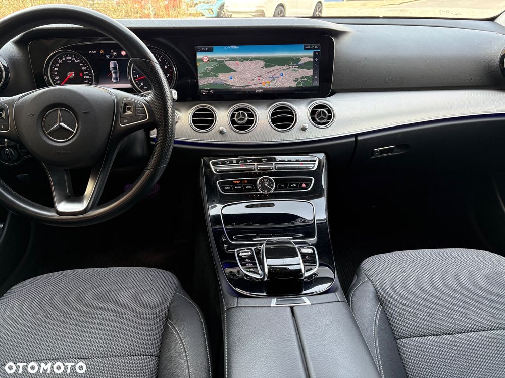 Mercedes-Benz Klasa E 200 4Matic 9G-TRONIC Avantgarde - 24