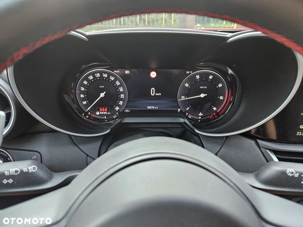 Alfa Romeo Giulia 2.0 Turbo Competizione Q4 - 8