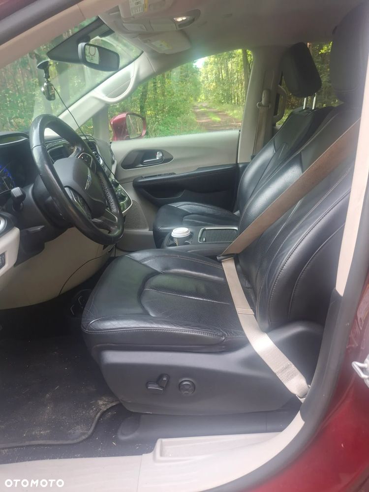 Chrysler Pacifica - 17